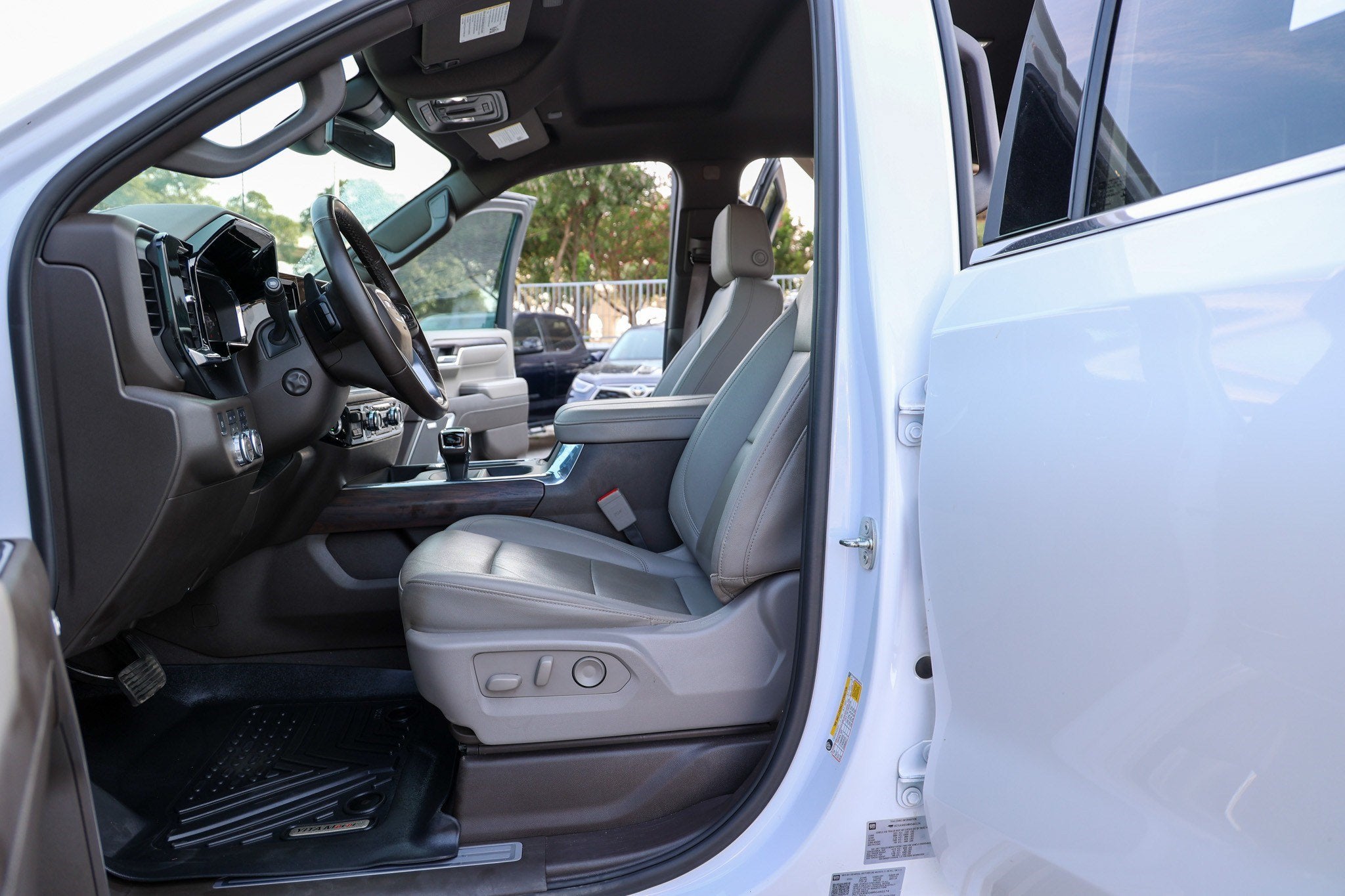 2024 GMC Sierra SLT