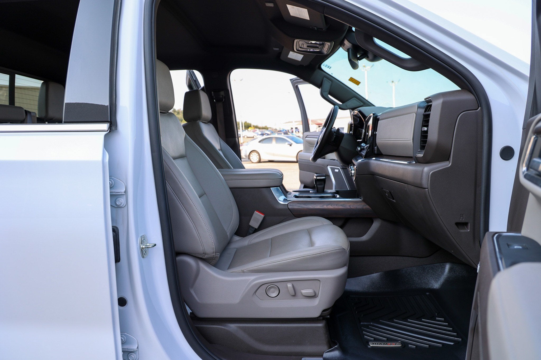 2024 GMC Sierra SLT