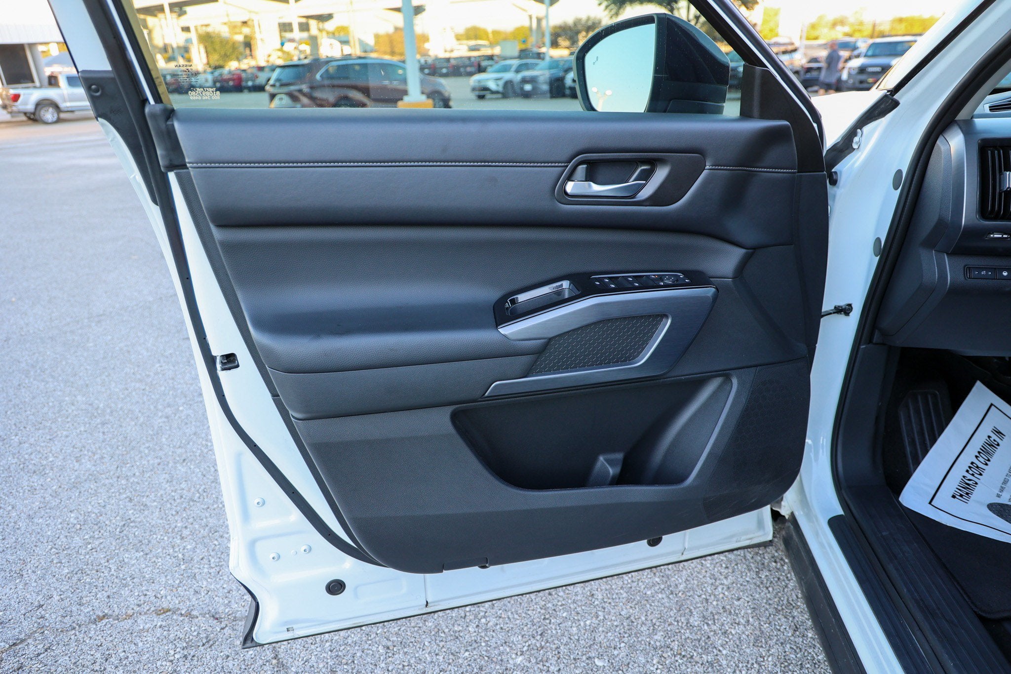 2024 Nissan Pathfinder SL