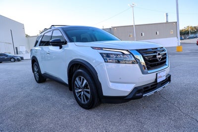 2024 Nissan Pathfinder SL