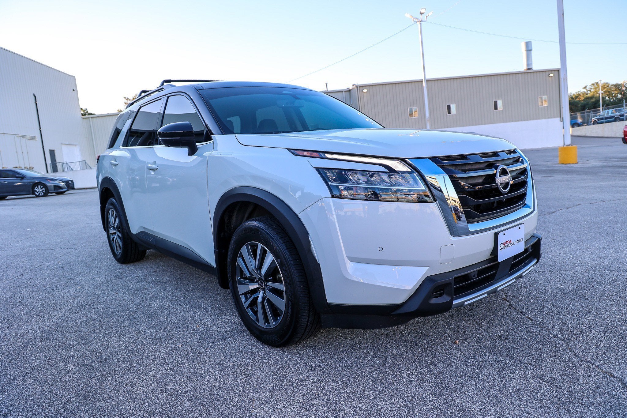 2024 Nissan Pathfinder SL