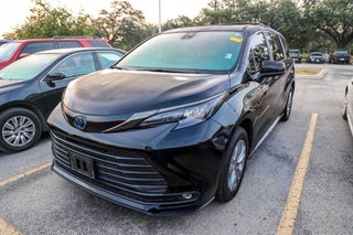 2023 Toyota Sienna Woodland Edition