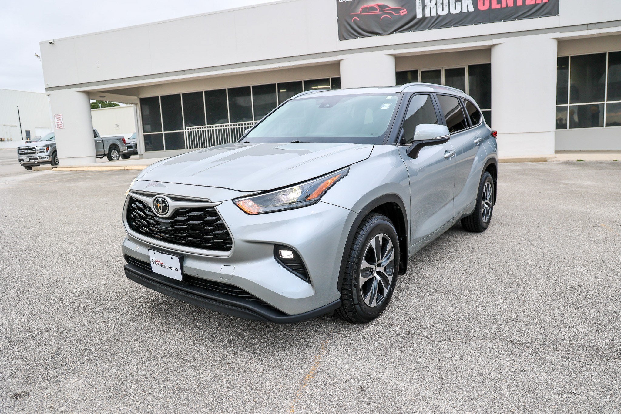 2023 Toyota Highlander LE
