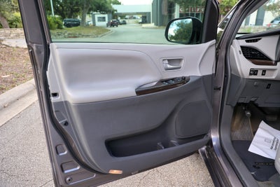 2017 Toyota Sienna XLE