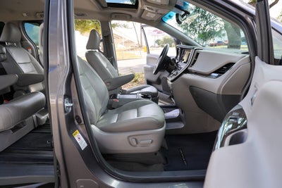 2017 Toyota Sienna XLE