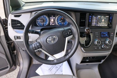 2017 Toyota Sienna XLE