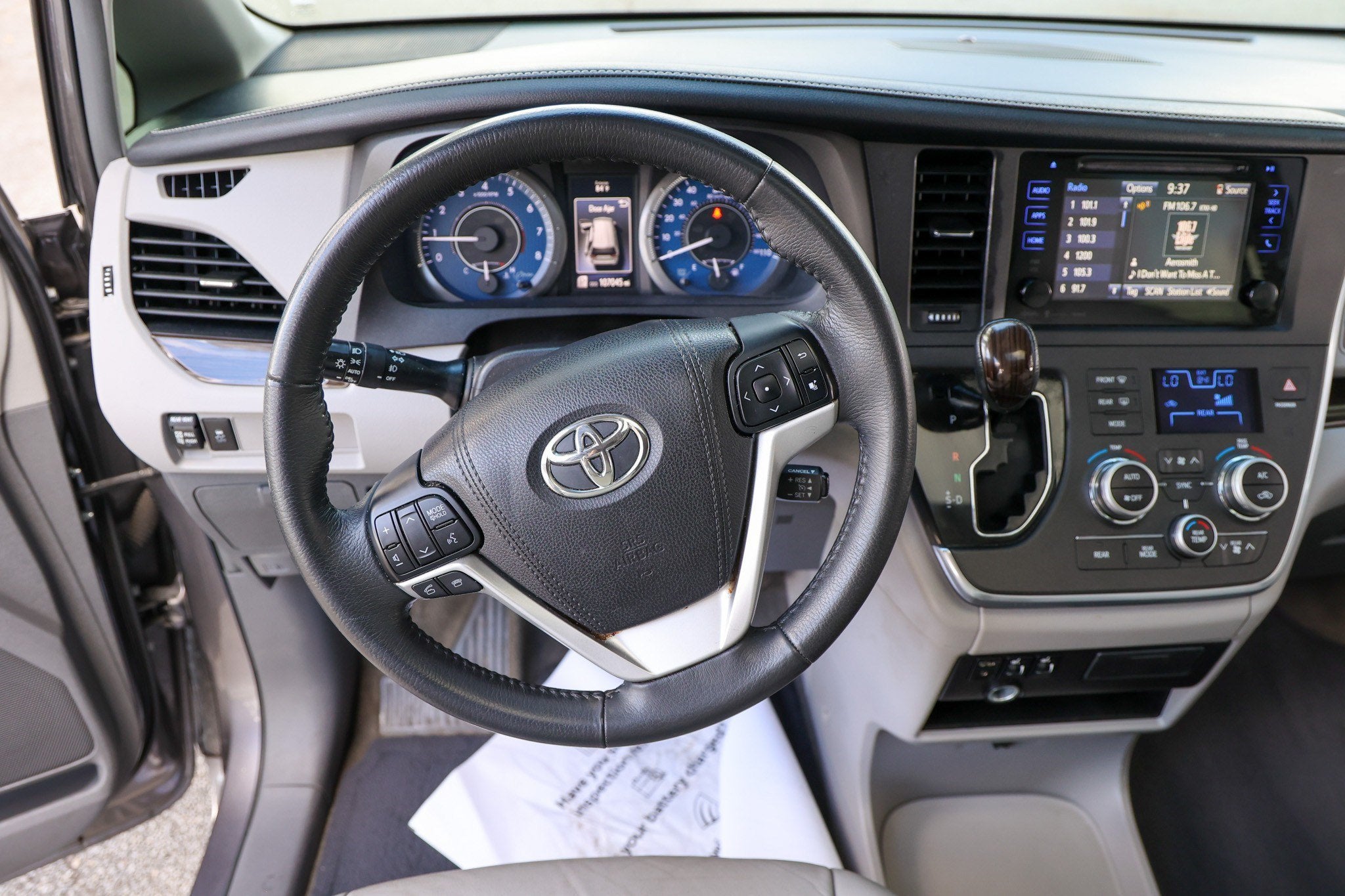2017 Toyota Sienna XLE