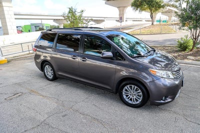 2017 Toyota Sienna XLE