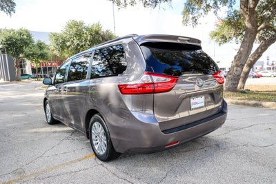 2017 Toyota Sienna XLE
