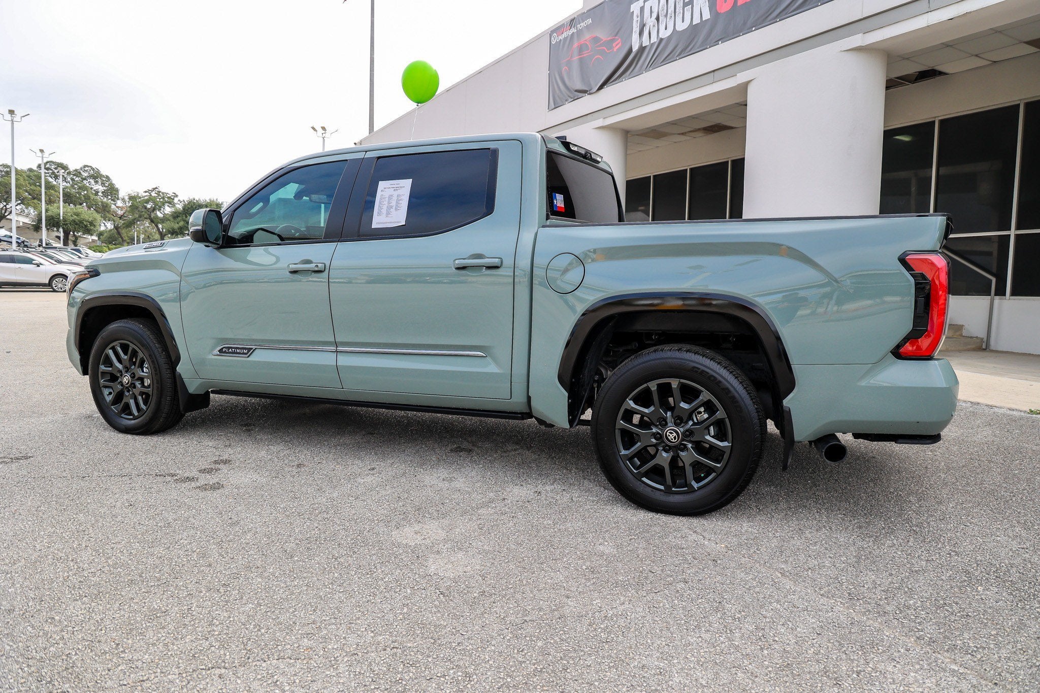 2026 Toyota Tundra i-FORCE MAX Platinum Hybrid
