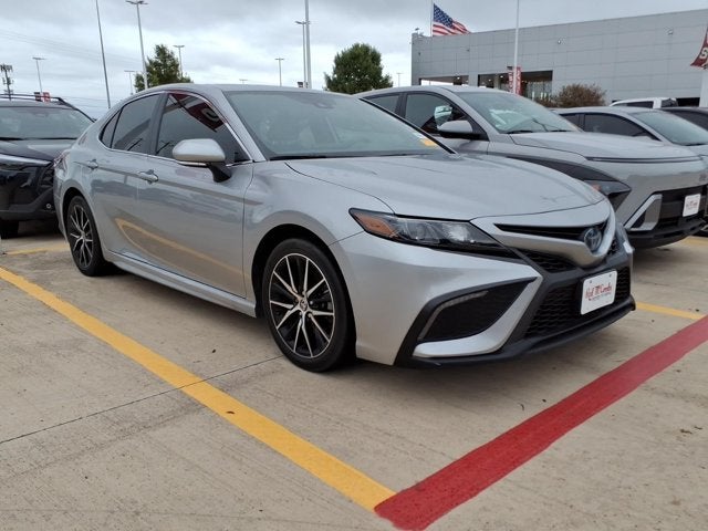 2022 Toyota Camry Hybrid SE
