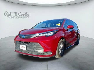 2022 Toyota Sienna LE